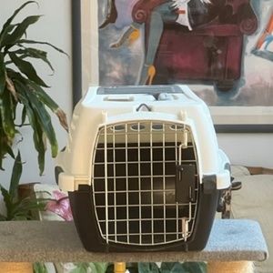 SMALL KENNEL CARRIER 19"x12"x10.5"